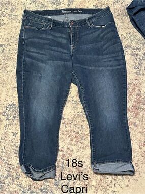 Levi's Women's Dark Blue Capri Jeans Size 18
